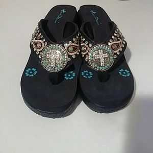 Womens Brand New Size 11 Montana West Aztec SANDAL